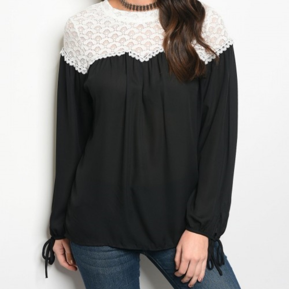 🌟Mallory Black & White Lace Blouse